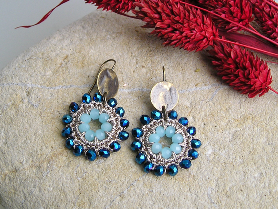 Boucles d'oreilles au crochet et perles en verre