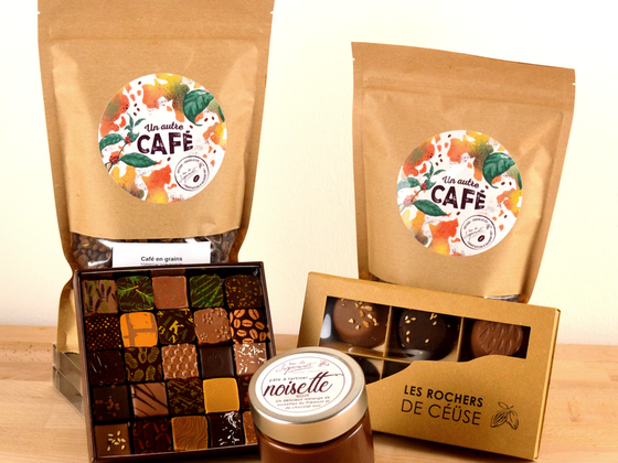 Assortiments de chocolats et de 2 cafés de spécialité